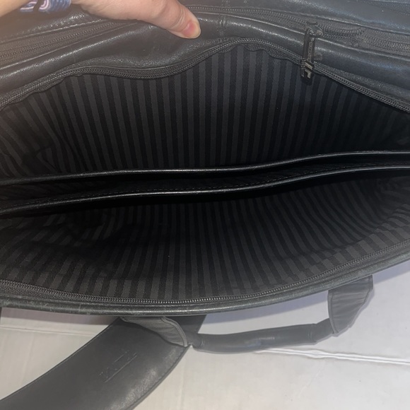 Tumi Alpha Black Genuine Leather Expandable Briefcase 904D3 - Picture 5 of 7